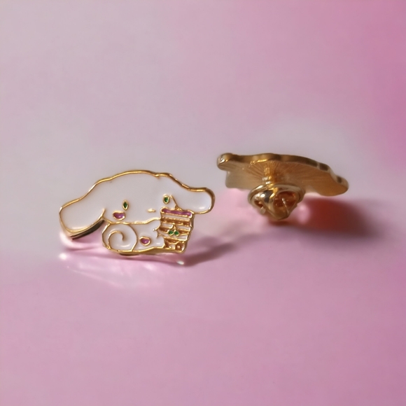 Sanrio Cinnamoroll Gold Alloy Enamel Pin (enjoying cake) - Picture 2 of 2